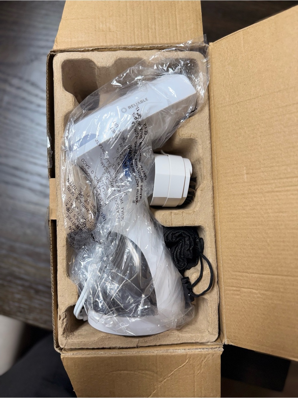 Ash Handheld Steamer in White and Blue - Picture 3 of 4